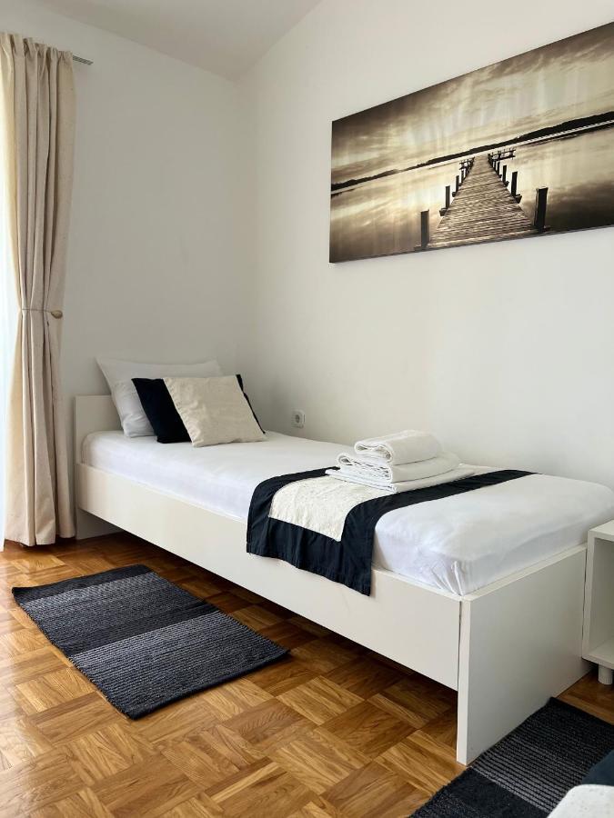 Apartments Loncar-Near Zrce Beach Novalja Exterior foto